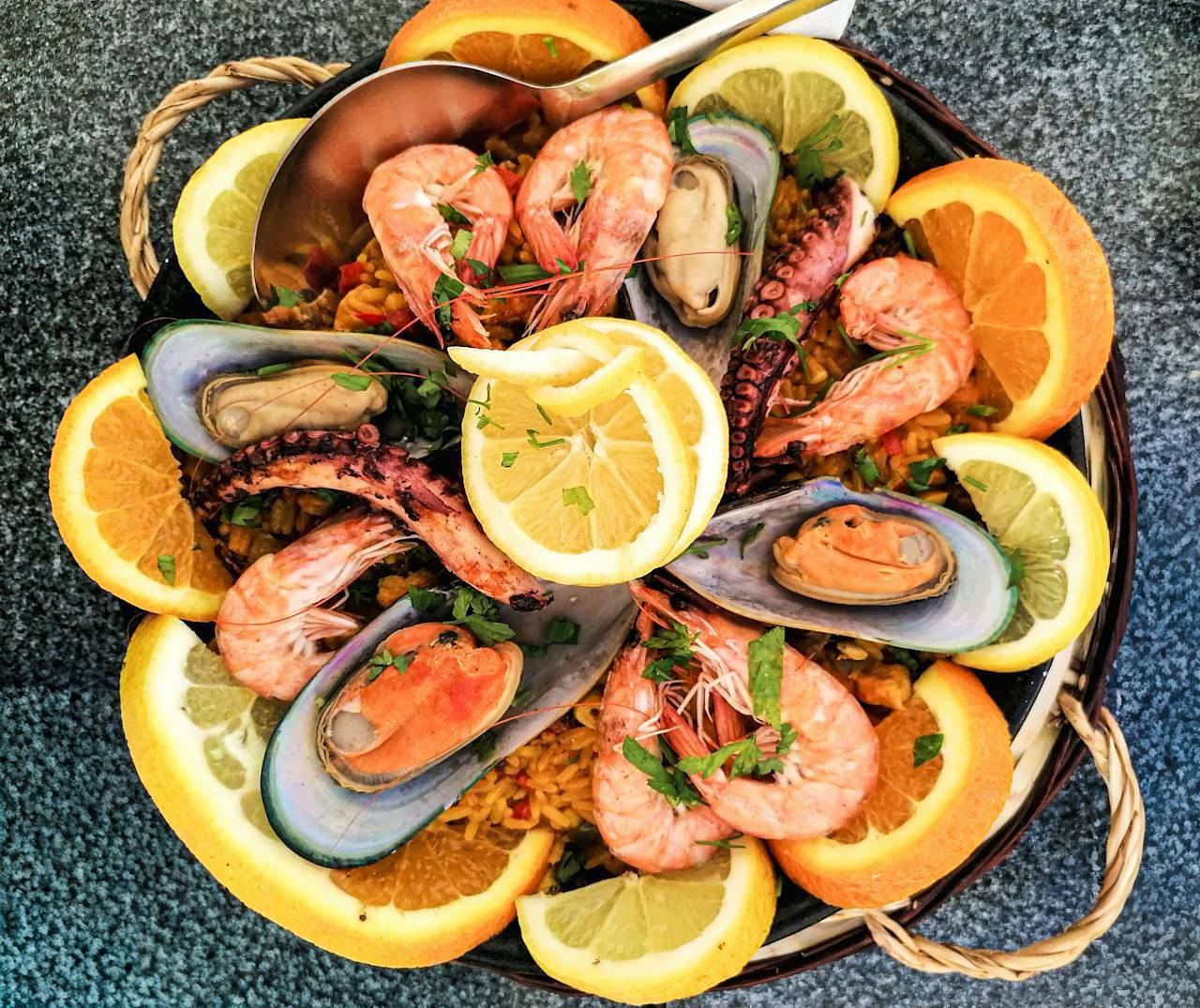 Een culinaire rondreis langs de Middellandse Zee: de 5 lekkerste gerechten die je moet proeven